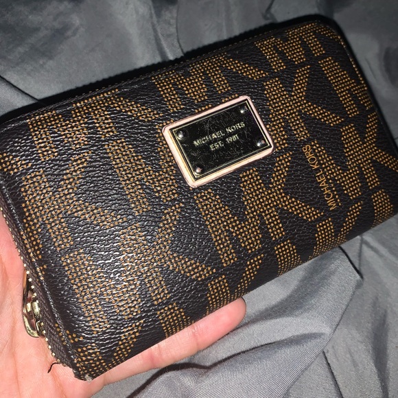 Michael Kors Brown Wallet - Picture 1 of 2